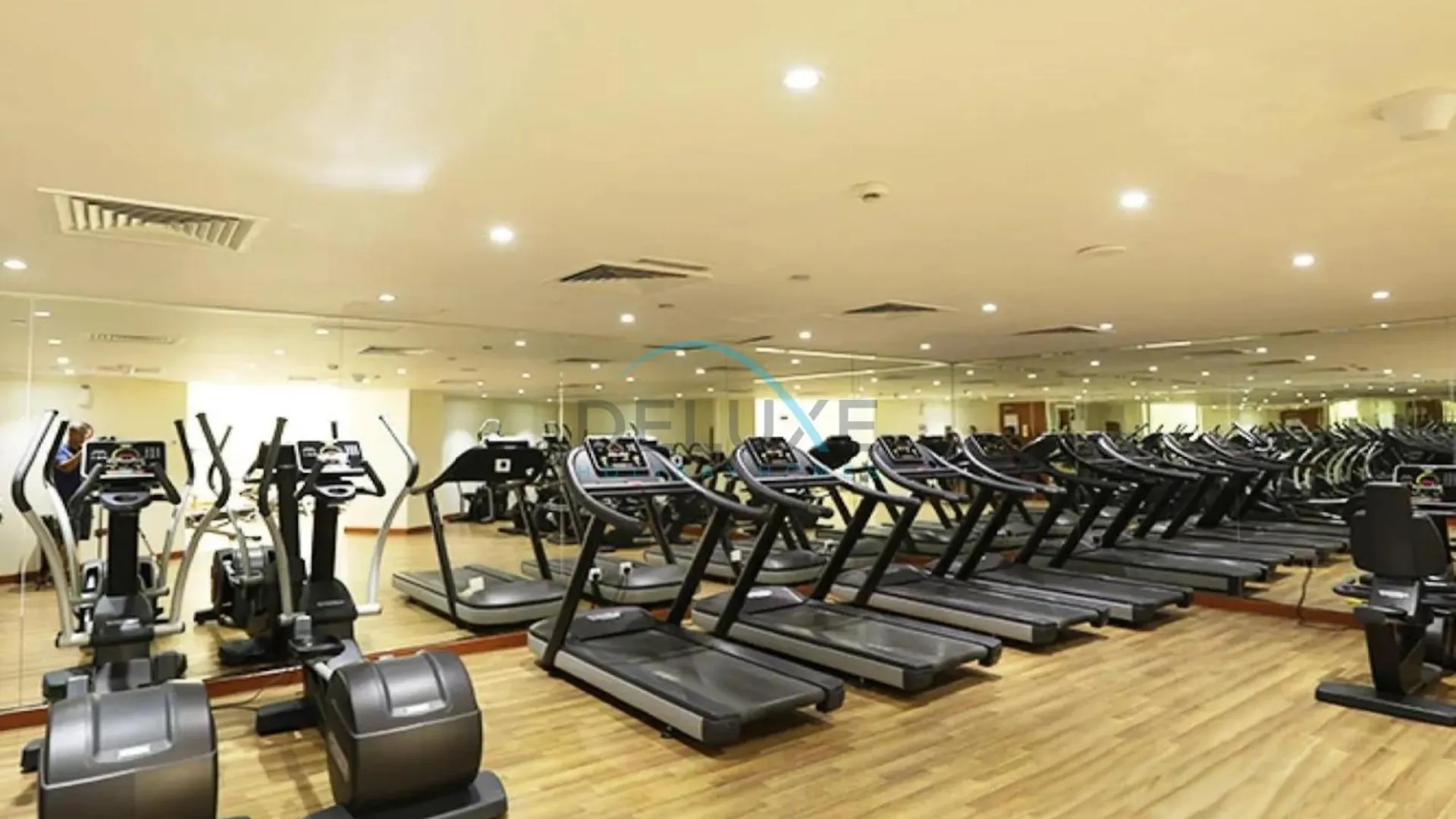 Chic Studio In The Crescent A, Dubai Production City By Deluxe Holiday Homes Apartment