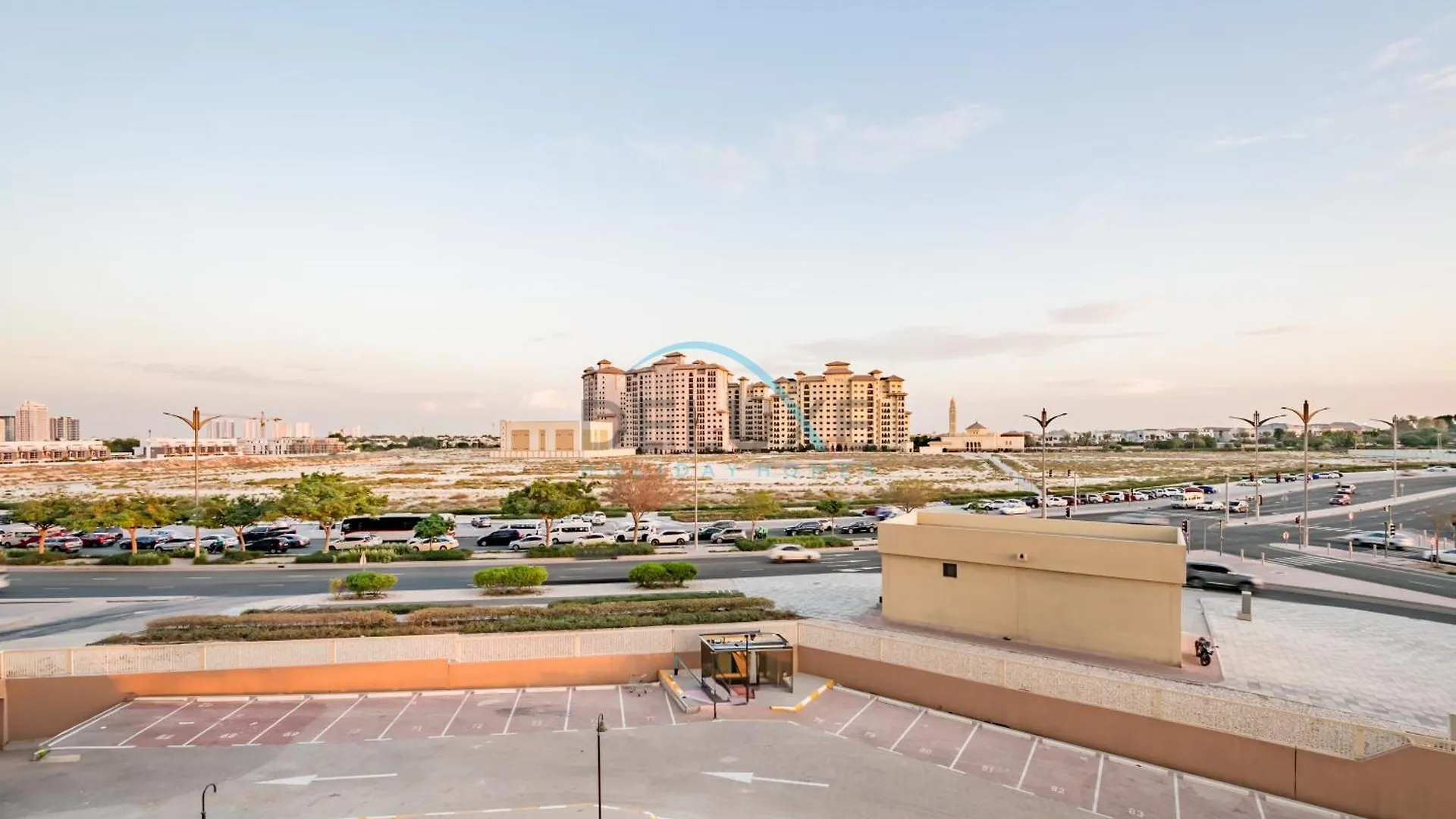 Chic Studio In The Crescent A, Dubai Production City By Deluxe Holiday Homes