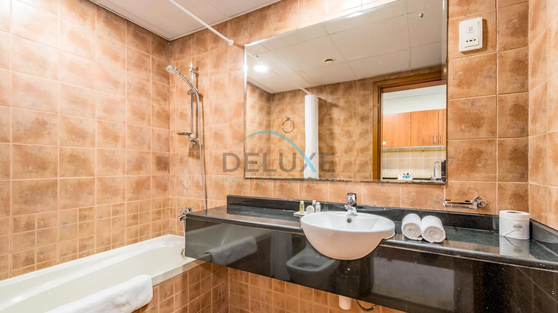 Chic Studio In The Crescent A, Dubai Production City By Deluxe Holiday Homes Apartment