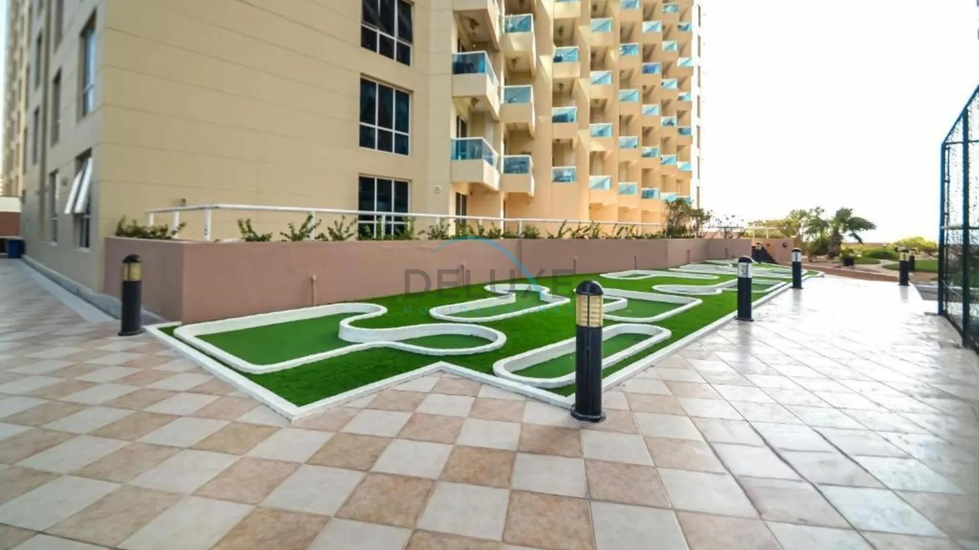 Chic Studio In The Crescent A, Dubai Production City By Deluxe Holiday Homes Apartment