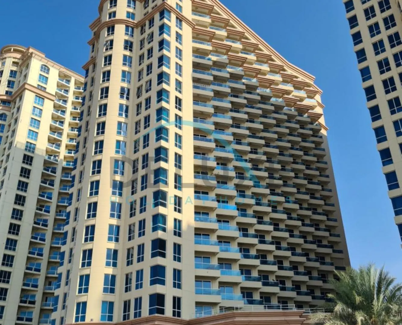 Chic Studio In The Crescent A, Dubai Production City By Deluxe Holiday Homes Apartment
