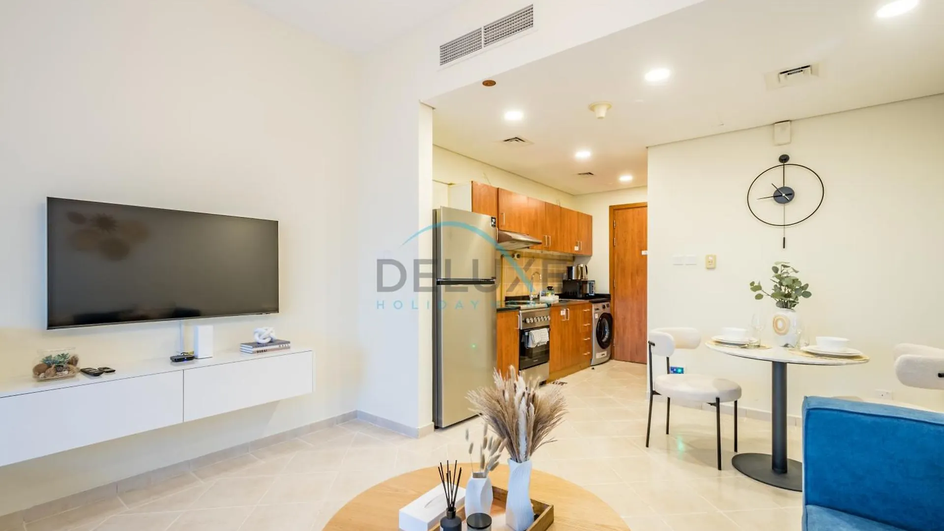 Chic Studio In The Crescent A, Dubai Production City By Deluxe Holiday Homes 0*,