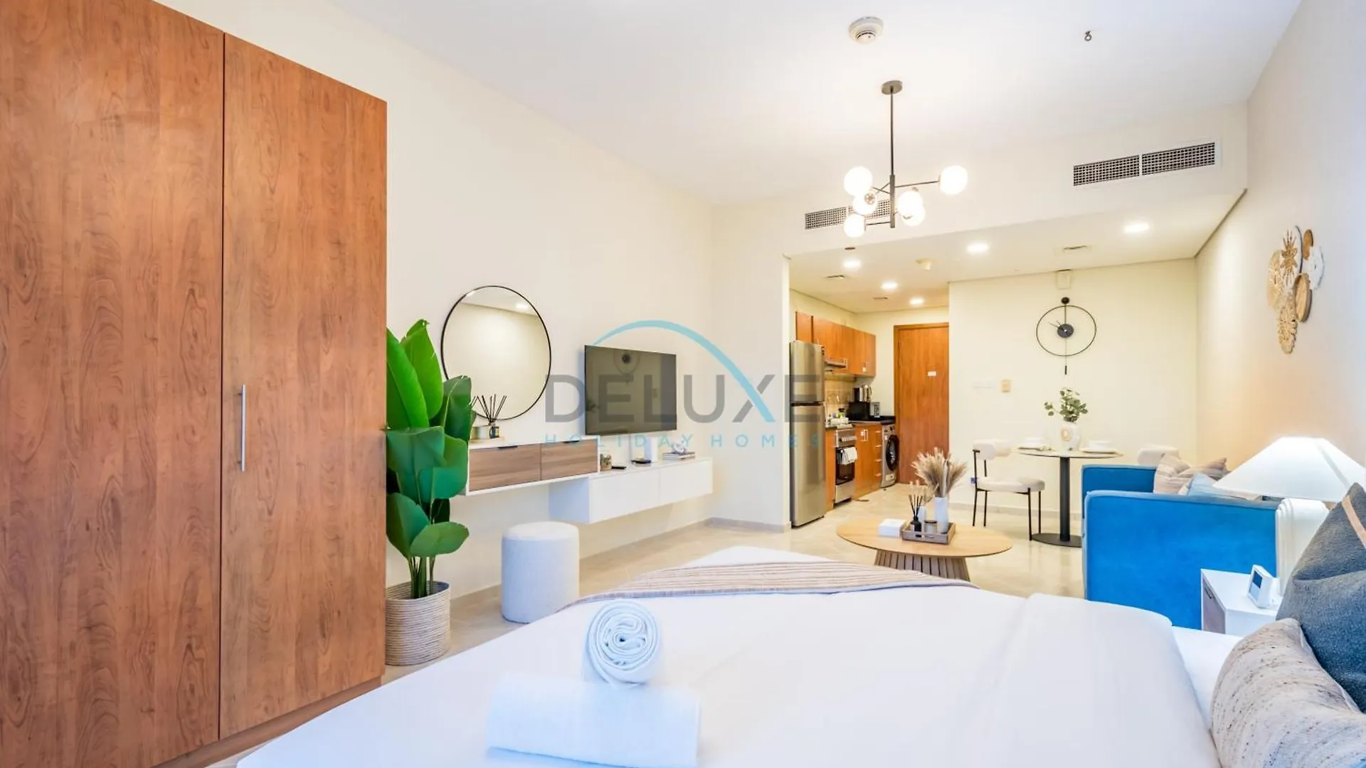 Chic Studio In The Crescent A, Dubai Production City By Deluxe Holiday Homes 0*,